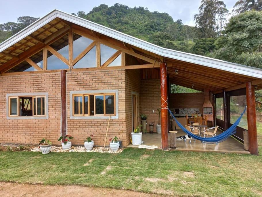 Chale Araucaria- Vale Das Pedras Mg Sapucai-Mirim Exterior photo
