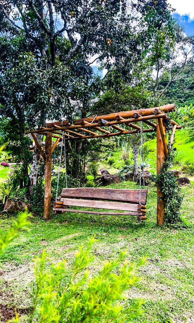 Chale Araucaria- Vale Das Pedras Mg Sapucai-Mirim Exterior photo