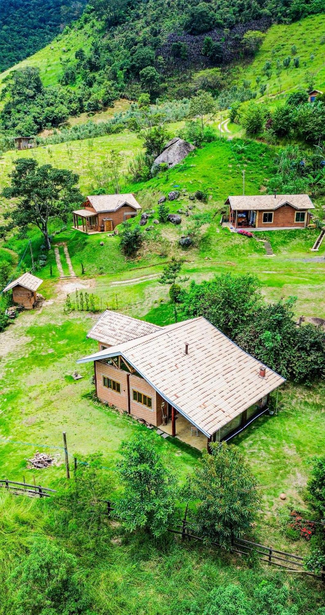 Chale Araucaria- Vale Das Pedras Mg Sapucai-Mirim Exterior photo
